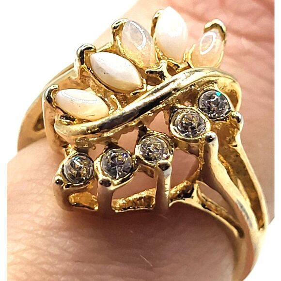 1960's UNCAS Costume Cocktail Ring Faux Navette Opals Clear Rhinestones Gold 7 - Picture 2 of 8